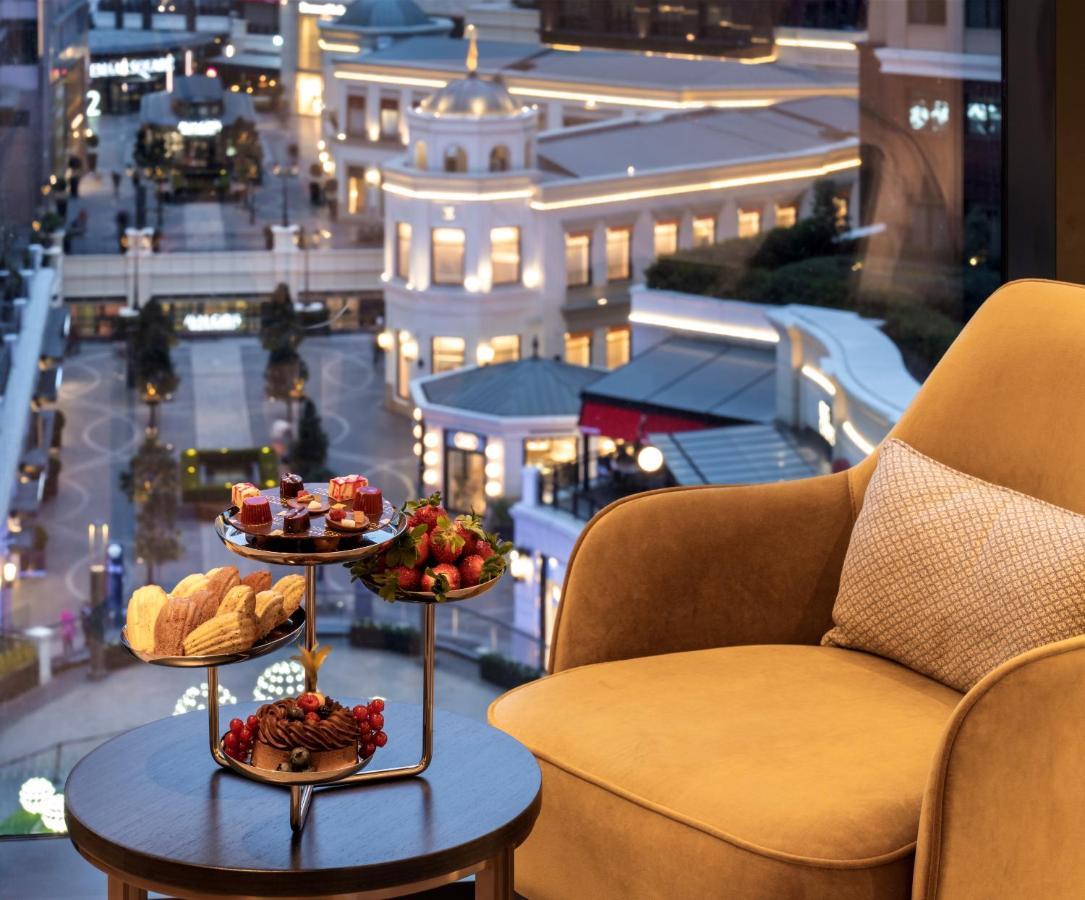 Address Istanbul Hotel Kültér fotó Afternoon tea at The Landmark, Hong Kong