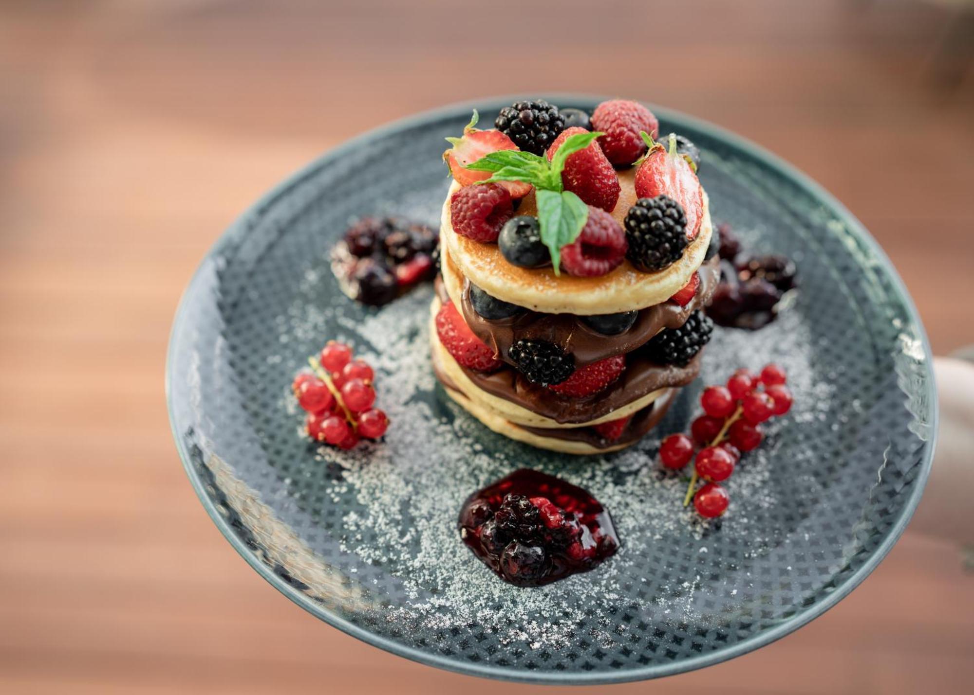 Address Istanbul Hotel Kültér fotó A stack of pancakes with fruit