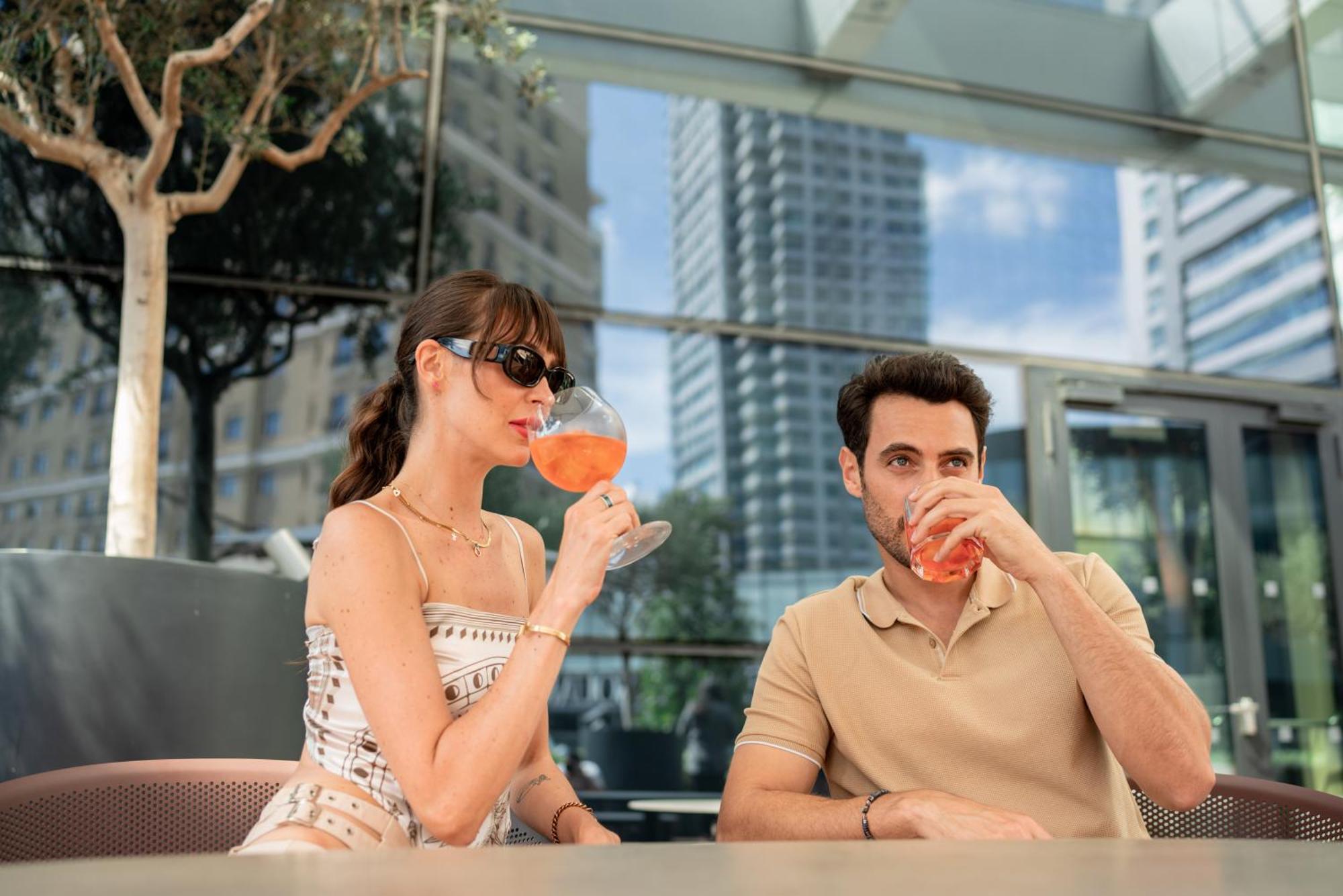 Address Istanbul Hotel Kültér fotó A couple drinking Aperol Spritz